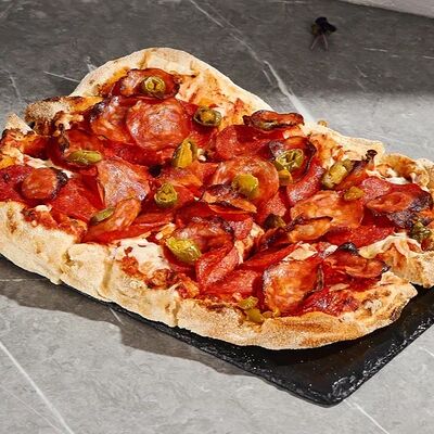 Пицца Дьявола с чоризо, пепперони и халапеньо в Гастробар DOM по цене 830