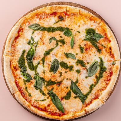 Пицца с песто и моцареллой Буффало в Avgust13 по цене 1770 ₽