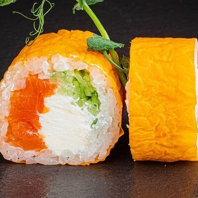 Ролл с лососем в маменори в Art Sushi по цене 18 р.