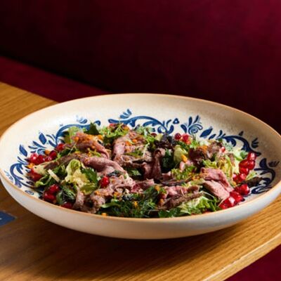 Салат с ростбифом, вяленой сливой и миндальным баже в NANA Pirveli по цене 980 ₽