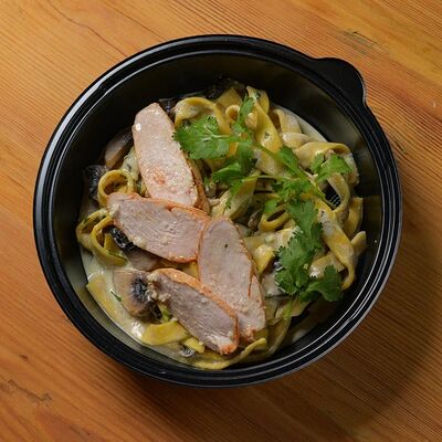 С курицей и грибами в Джорджина по цене 420 ₽