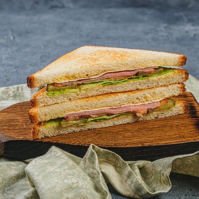 Сэндвич с ветчиной в Irbis по цене 319 ₽