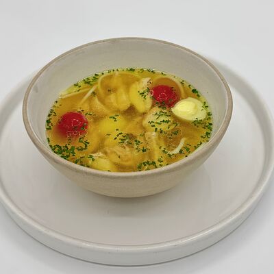 Домашний куриный бульон с рисом или лапшой в Coffee Room Coworking по цене 360 ₽