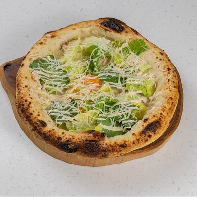 Цыпленок с салатом романо в Gino Cafe по цене 1150 ₽