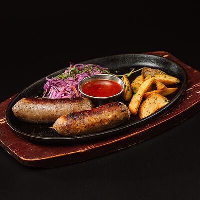 Куриные колбаски с сыром моцарелла в Harats Pub по цене 748 ₽