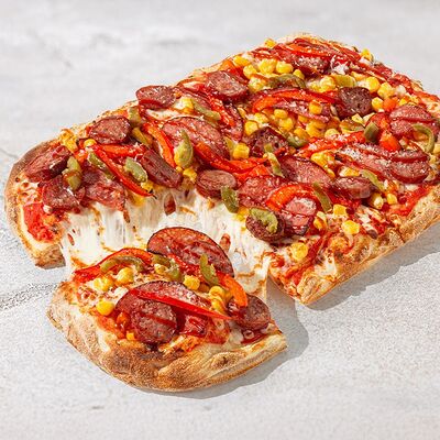 Пицца Мексикано острая с колбасками в Eazzy Pizza по цене 730 ₽