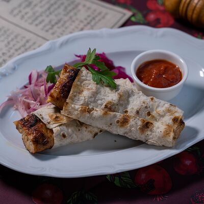 Люля-кебаб из цыпленка с копченым сыром в Грузинскоебистро Каха по цене 774 ₽