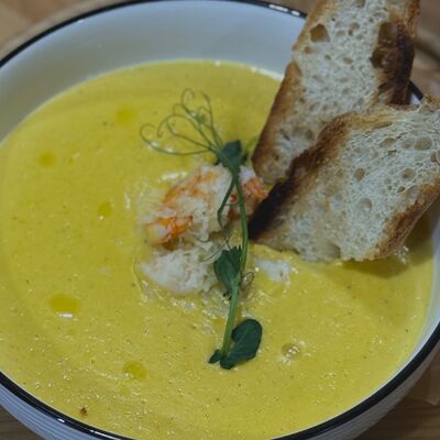 Ароматный сырный суп с креветками и сыром пармезанв Общепит по цене 450 ₽