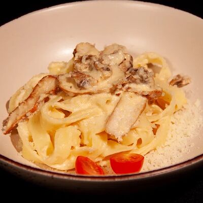 Паста с курицей и грибами в Avenue Food 87 по цене 410 ₽
