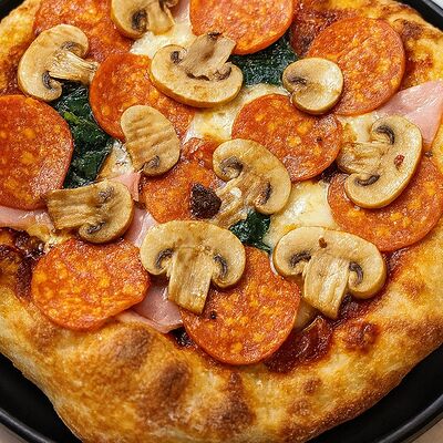 Салями в Сметанин Пицца по цене 750 ₽