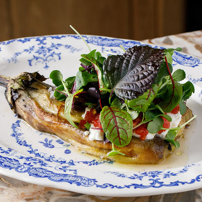 Баклажан из печи с томатами и козьим сыром в Joli grand bistrot по цене 1150 ₽