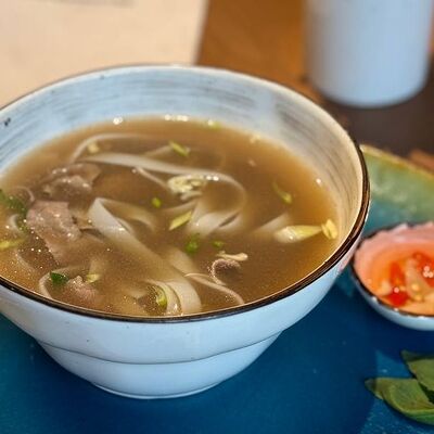 Фо-бо с говядиной и рисовой лапшой в Kamakura по цене 879 ₽