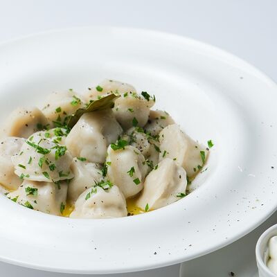 Пельмени с олениной, маслом и сметаной в Cafeshion по цене 720 ₽