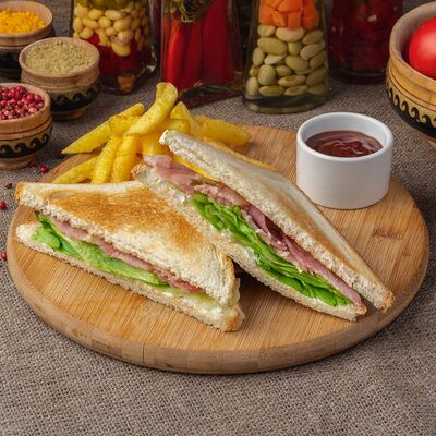 Мини клаб-сэндвич с беконом в Суши здесь по цене 240 ₽