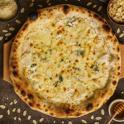 Пицца Четыре сыра в Fastest Шашлык по цене 999 ₽