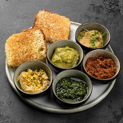 Сет из соусов и паштетов в Tre/Quarti по цене 780 ₽