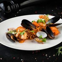 Паста с морепродуктами в томатном соусе в Catch