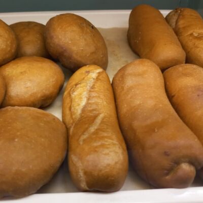 Сосиска с сыром в тестев Кондитерская-пекарня Смайлик по цене 105 ₽