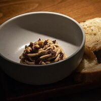 Паштет из птицы с луковым конфитюром в More More