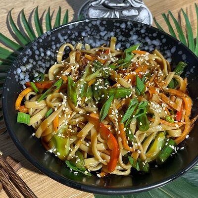 Лапша с овощами в Wok Street по цене 379 ₽