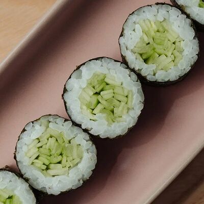 Маки с огурцом в Tsunami по цене 420 ₽