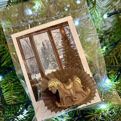 Шоколадная лошадка с открыткойв Allowberry по цене 190 ₽