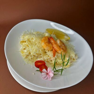 Паста сливочная с тигровыми креветками в БункерПаб по цене 860 ₽