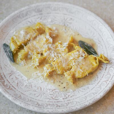 Карамелле с курицей в соусе качо э пепе в Romanico по цене 1000 ₽