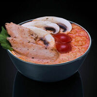 Суп Том ям с курицей в Sushi Maximum