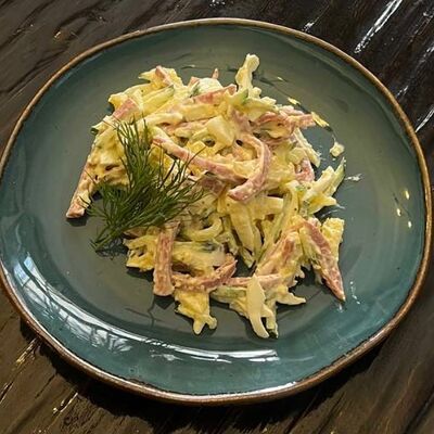 Салат с сервелатом, яйцом, огурцом в Длинный нос по цене 190 ₽