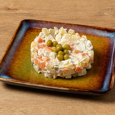 Салат Оливье классический в TeaRoom по цене 552 ₽