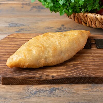 Жареный пирожок с картошкой в Хлебное место по цене 110 ₽