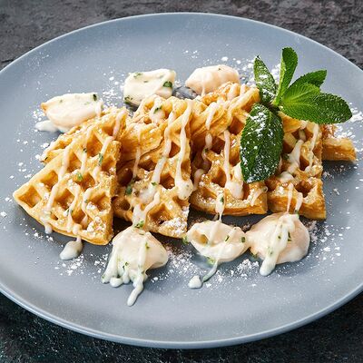 Бельгийские вафли с плодами личи в Korean Chick по цене 279