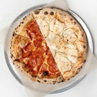Пицца 50/50 30 см в Bistro Pizzateca 9.8