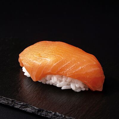Суши с копченым лососем в Твой выбор по цене 175 ₽