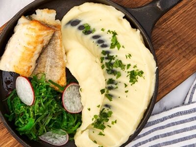 Треска с картофельным пюре и салатом чука в Mojo по цене 580