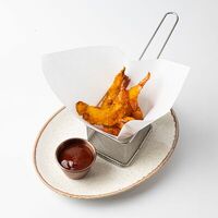 Хрустящие креветки с острым тайским соусом в Финнеганс