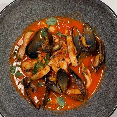 Cioppino с морепродуктам в Причал по цене 1850 ₽