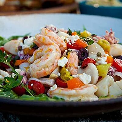 Салат с тигровыми креветками и орехами в Чили Gurman Сlub по цене 720 ₽