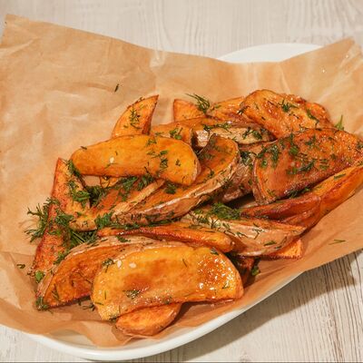 Картофель по-деревенски с чесночком и зеленью в Троя по цене 260 ₽