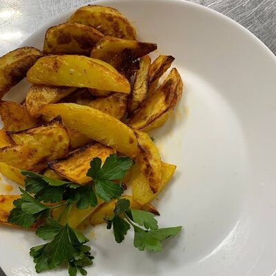 Картофель по-деревенски в Столовая На Кольце по цене 150 ₽