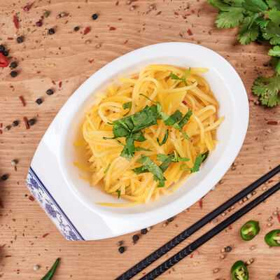 Кисло-сладкая картофельная соломка с чили маслом в Кунфу еда по цене 99 ₽