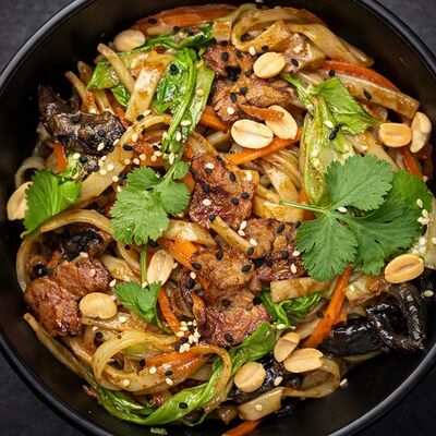 Вок удон с беконом в CAFE BAZAR по цене 580 ₽