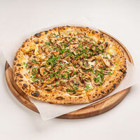 Пицца с грибами и трюфельным маслом в Сыроварня