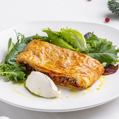 Говяжий пирог в М2 Органик Клуб Сокол по цене 820 ₽