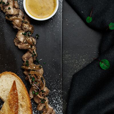 Маринованный ростбиф с пряным луком в Tre/Quarti по цене 690 ₽