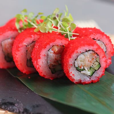 Ролл Калифорния с камчатским крабом в Uminami по цене 990 ₽