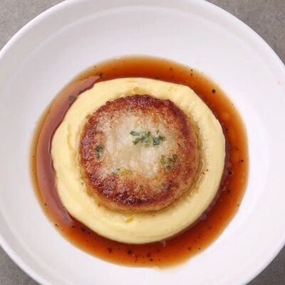 Куриная котлета с запеченным картофельным пюре в 321 Club by Novikov по цене 850