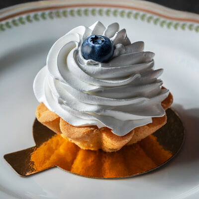 Корзиночка с белковым кремом в La Maison гастробутик по цене 255 ₽