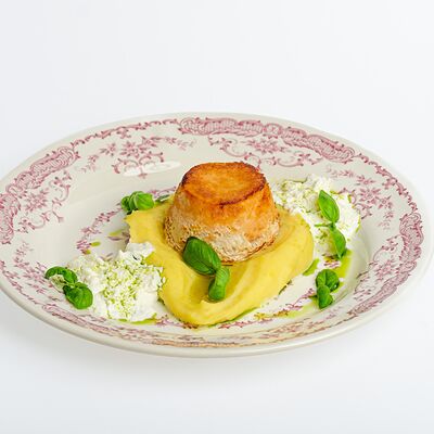 Котлета из креветок, форели и тунца с картофельным пюре в Bimi Vita по цене 840 ₽